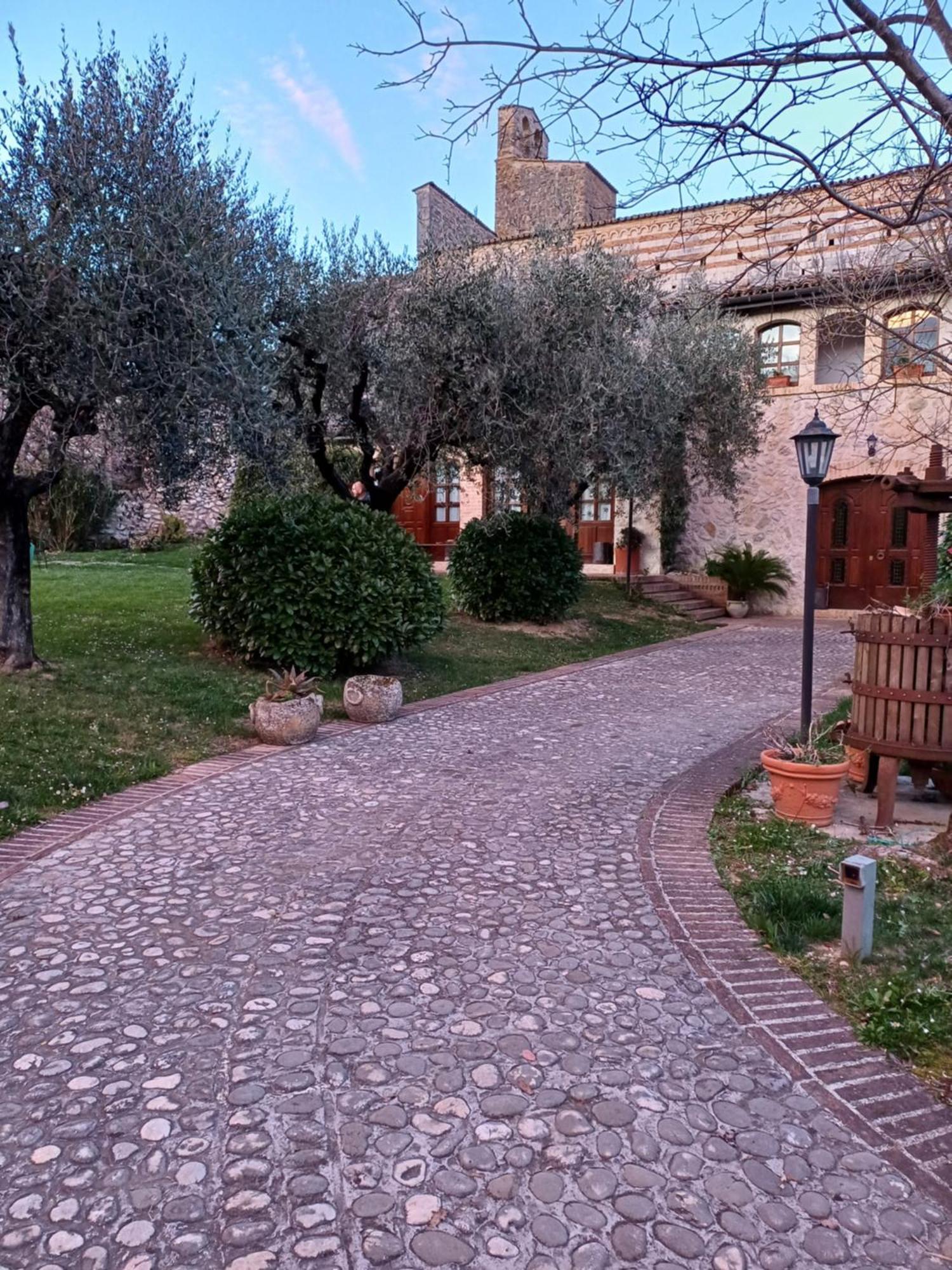 Agriturismo San Giovanni Ad Insulam Isola del Gran Sasso d'Italia Exterior photo