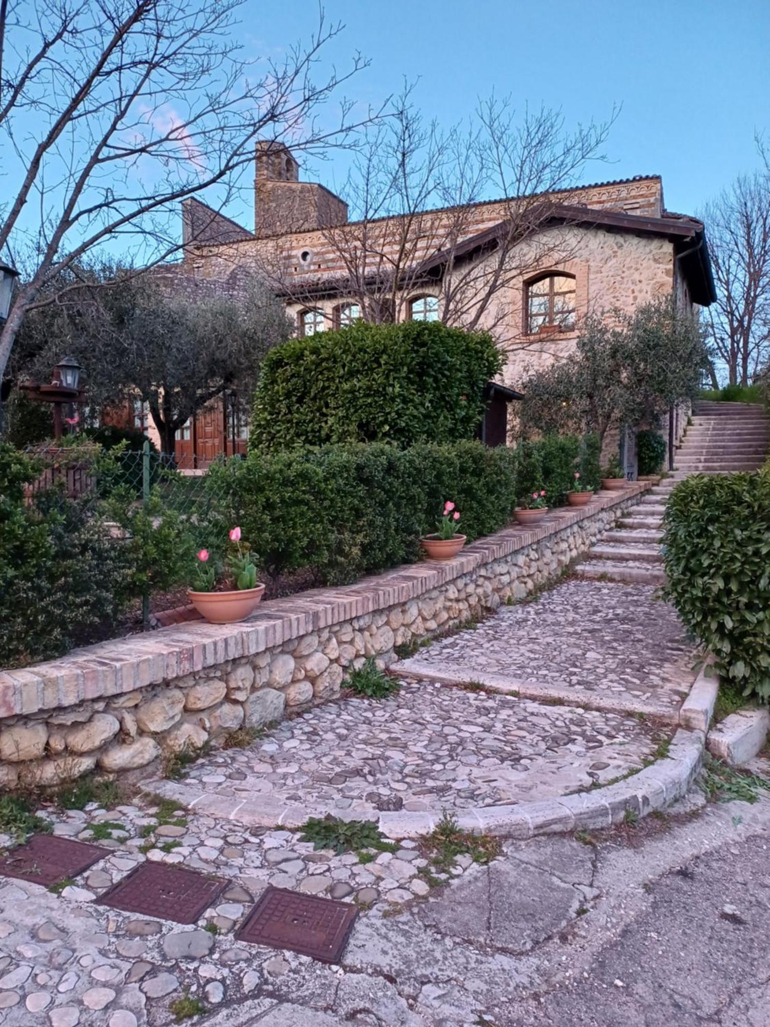 Agriturismo San Giovanni Ad Insulam Isola del Gran Sasso d'Italia Exterior photo
