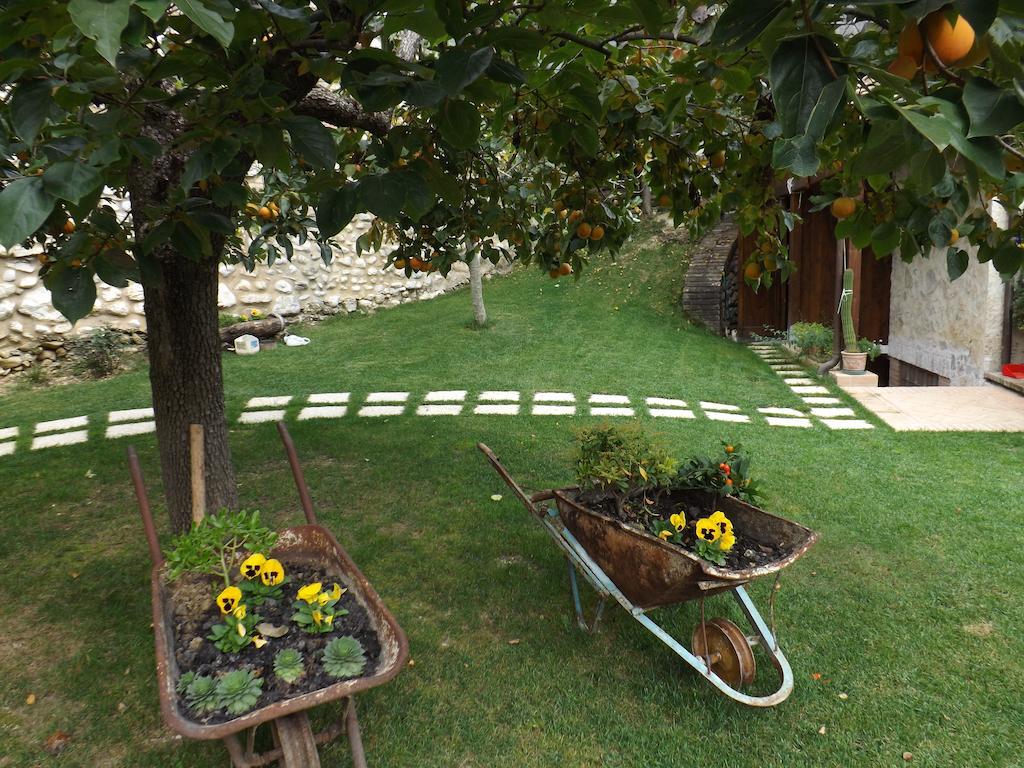 Agriturismo San Giovanni Ad Insulam Isola del Gran Sasso d'Italia Exterior photo