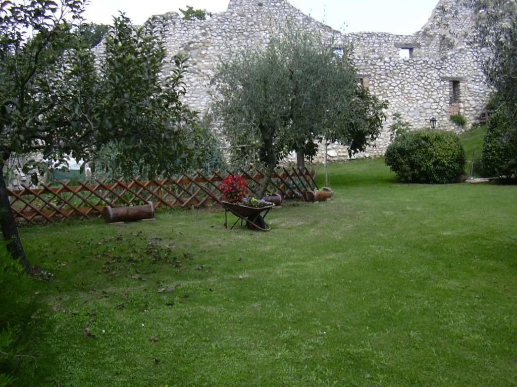 Agriturismo San Giovanni Ad Insulam Isola del Gran Sasso d'Italia Exterior photo