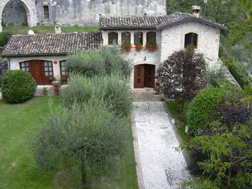 Agriturismo San Giovanni Ad Insulam Isola del Gran Sasso d'Italia Exterior photo