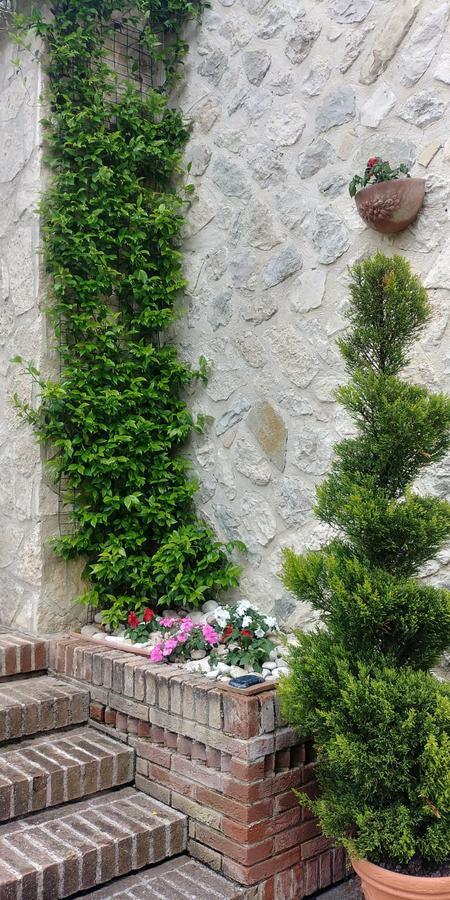 Agriturismo San Giovanni Ad Insulam Isola del Gran Sasso d'Italia Exterior photo